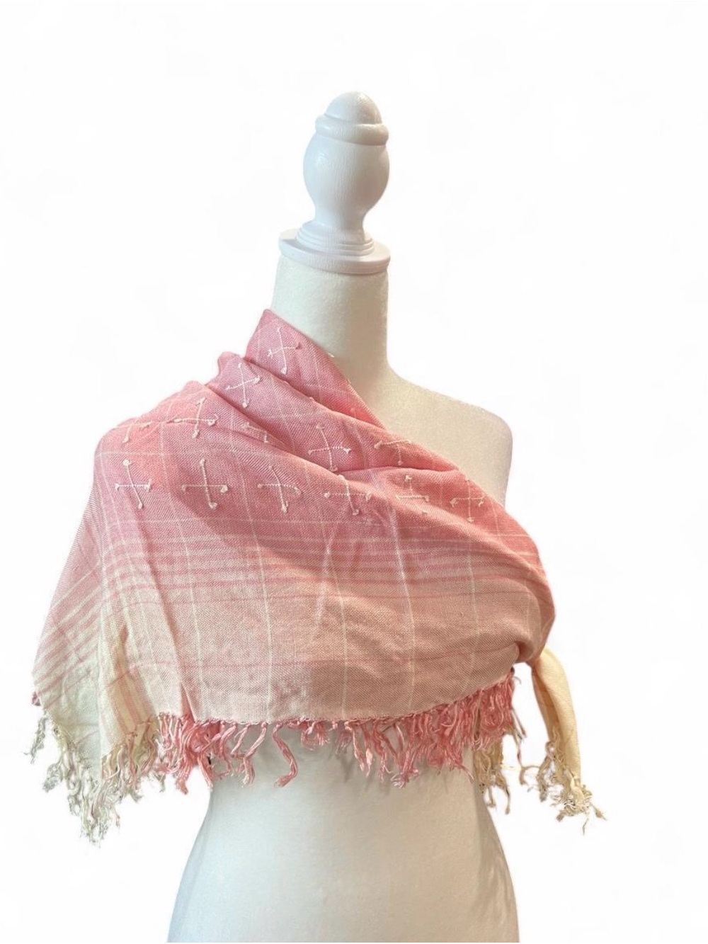 Vintage 80âs Women's Pink Ombre Embroidered Fringe Scarf